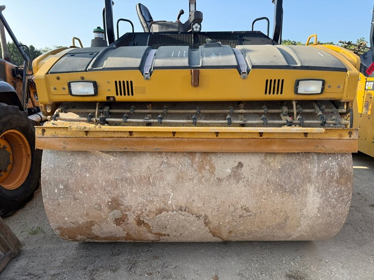 2015-caterpillar-cb66b-image-76