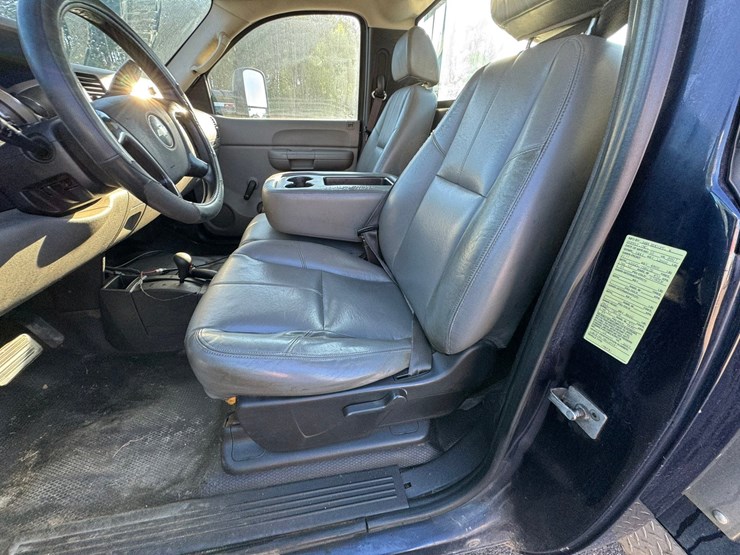 2008-chevrolet-3500hd-image-40