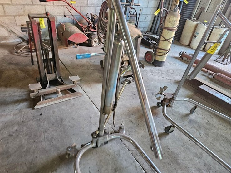#8784-•-hoyer-lifty-shop-lift-image-5