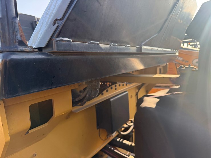 2015-caterpillar-cb66b-image-20
