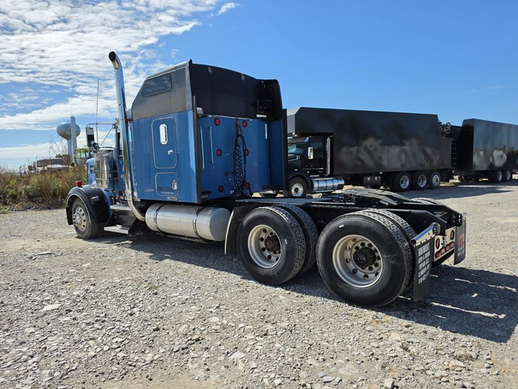 2003-kenworth-w900-image-12