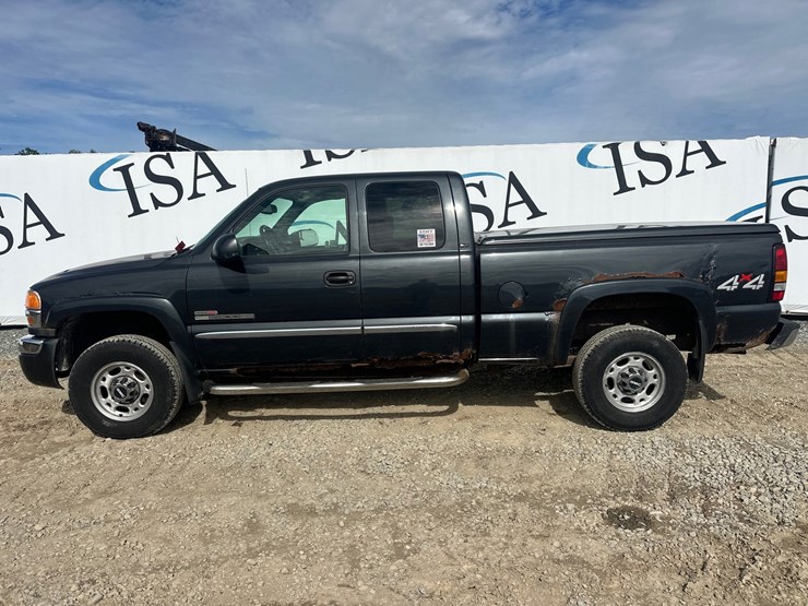2005-gmc-sierra-2500-image-2