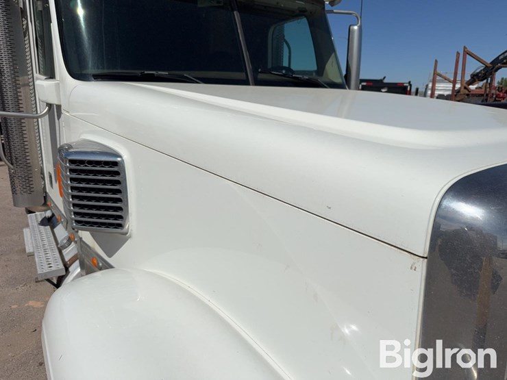 2013-freightliner-coronado-132-image-17