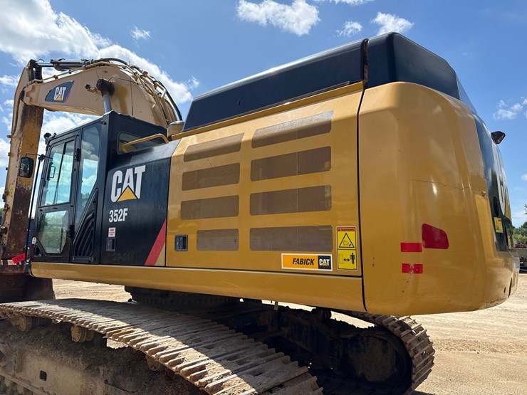 2019-caterpillar-352f-image-71
