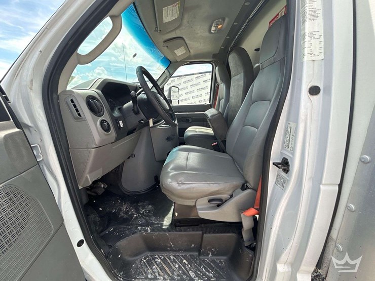 2019-ford-e350-image-16