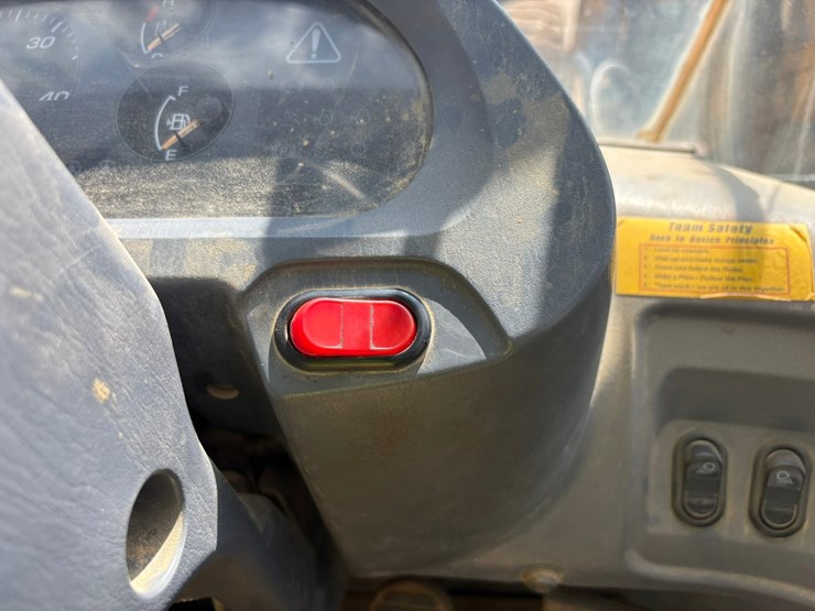 #3650-•-2011-komatsu-w380-6-wheel-loader-image-48