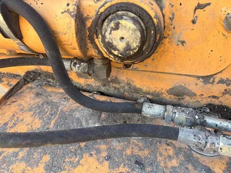 #2483-•-2009-case-570mxt-series-3-skip-loader-image-34