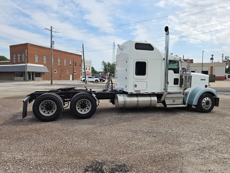 2007-kenworth-w900-image-20