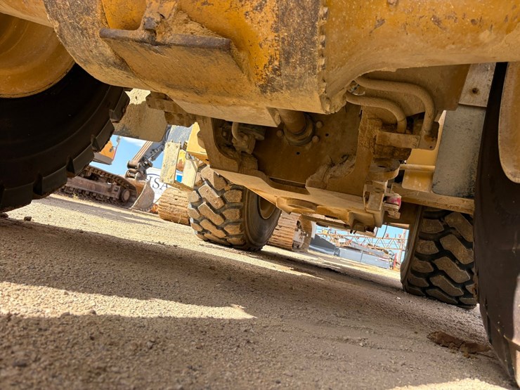 2014-caterpillar-972k-image-52