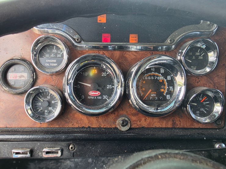 2005-peterbilt-379-image-67