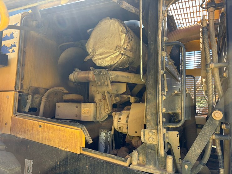 #3650-•-2011-komatsu-w380-6-wheel-loader-image-36