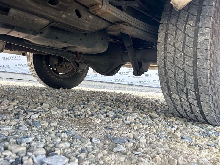 2020-chevrolet-express-2500-image-26