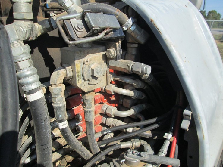new-holland-e55bx-image-18