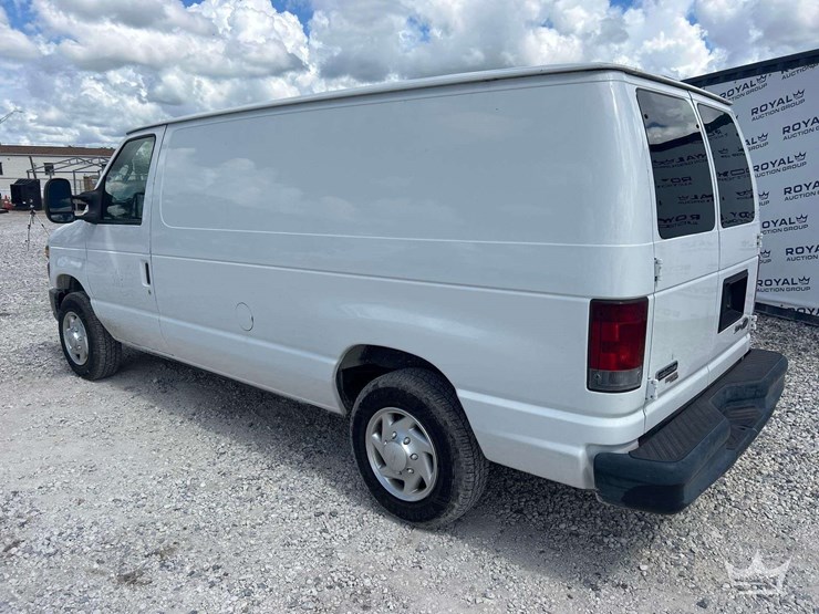 2011-ford-cargo-image-4