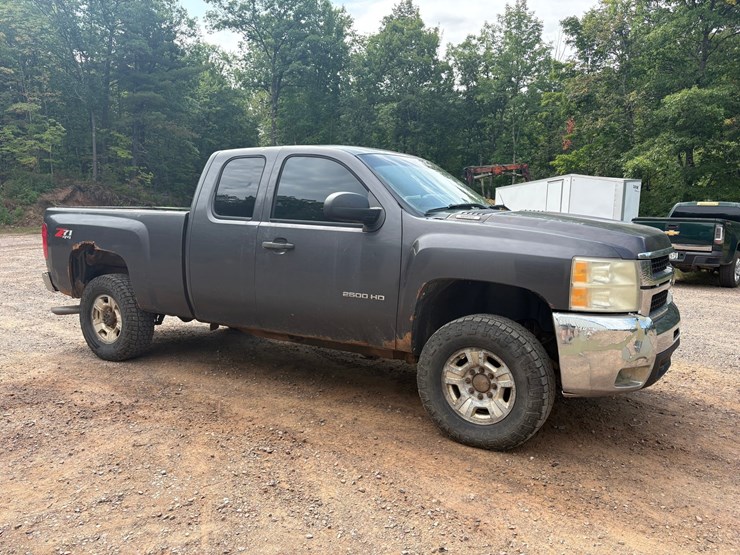 2010-chevrolet-silverado-2500-image-7