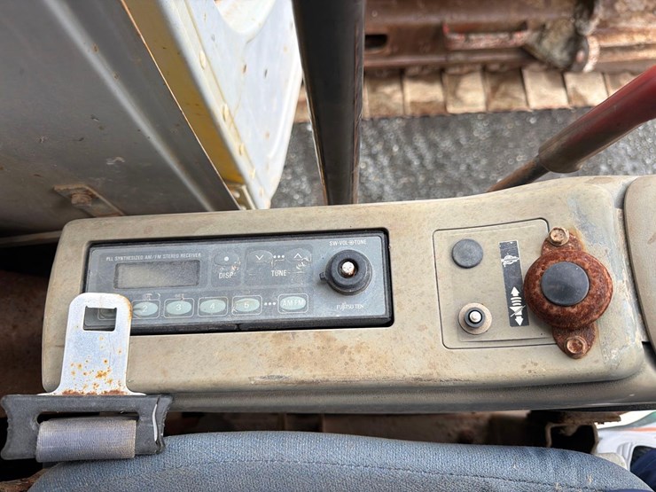 deere-200d-lc-image-29