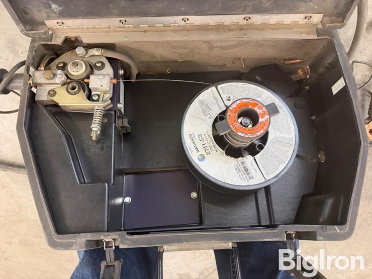 hobart-hefty-cc/cv-suitcase-welder-image-16