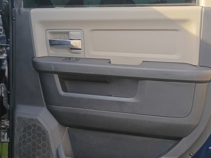2012-dodge-3500-image-8