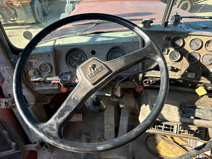 1992-mack-rb688s-image-73