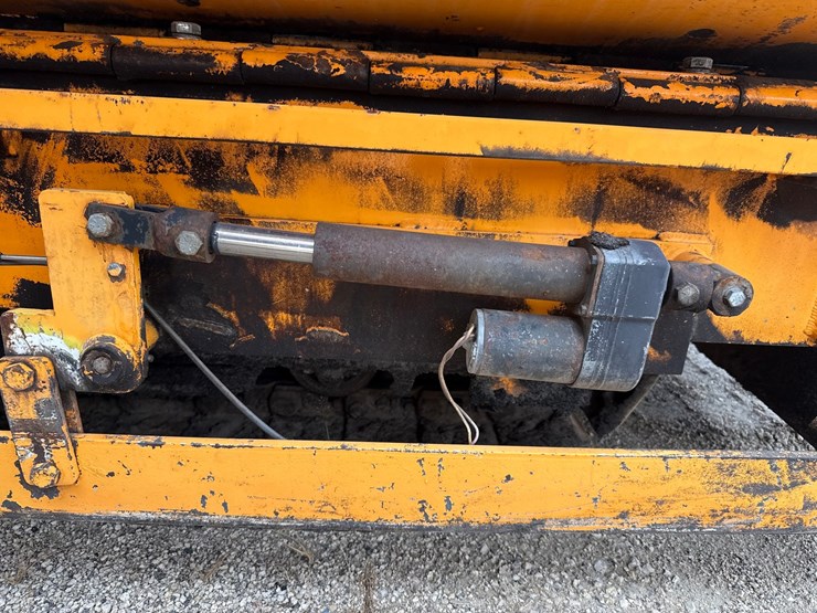 2009-leeboy-l8500t-image-43