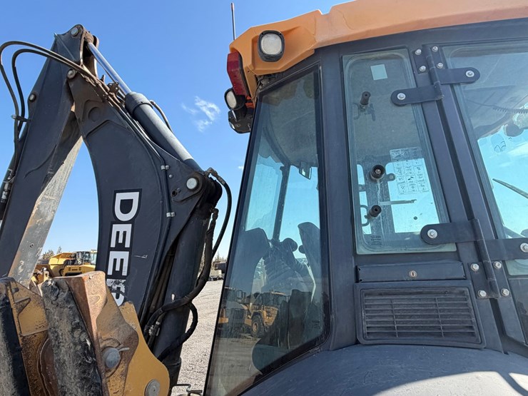 2017-deere-410l-image-30