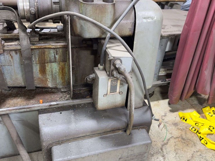 colchester-lathe,-2300-&-1150-r.p.m-spindle-speeds-image-12