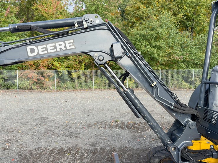 2020-deere-30g-image-15