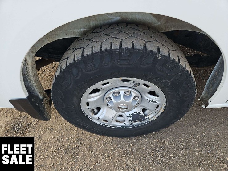 2019-nissan-nv3500hd-image-11