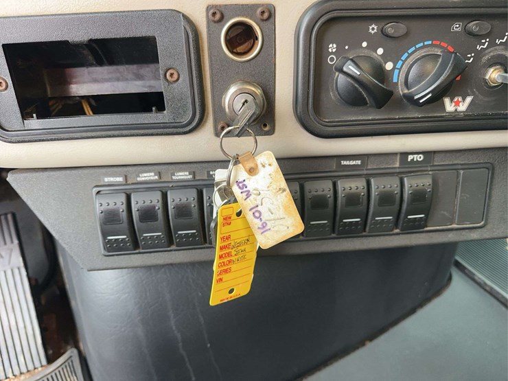 2016-western-star-4700sf-image-28