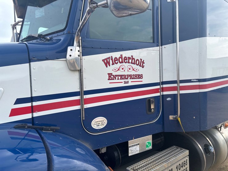 2014-peterbilt-384-image-11