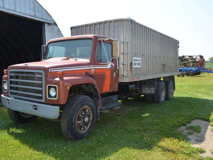 1979-international-grain-truck-image-1