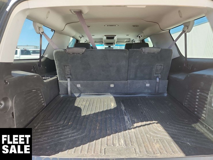 2015-chevrolet-suburban-image-16