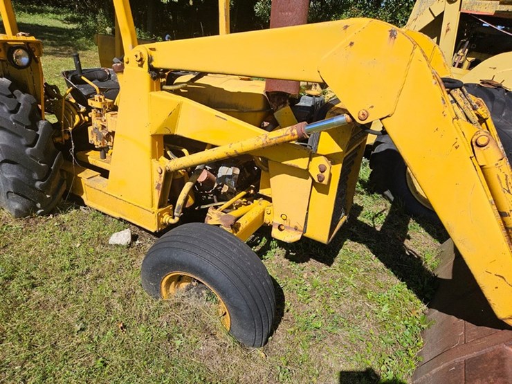 #2532-•-massey-ferguson-80b-loader-tractor-image-11