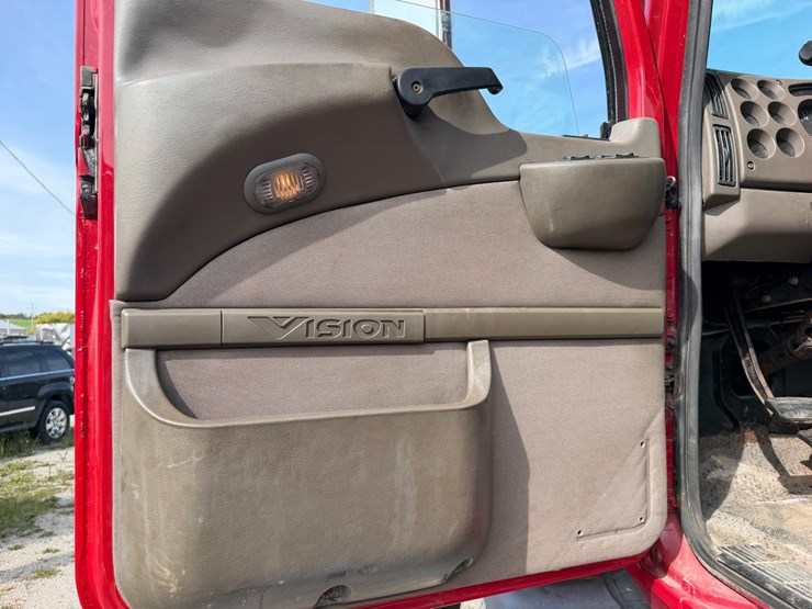 #1625-•-2006-mack-vision-cxn613-day-cab-image-37