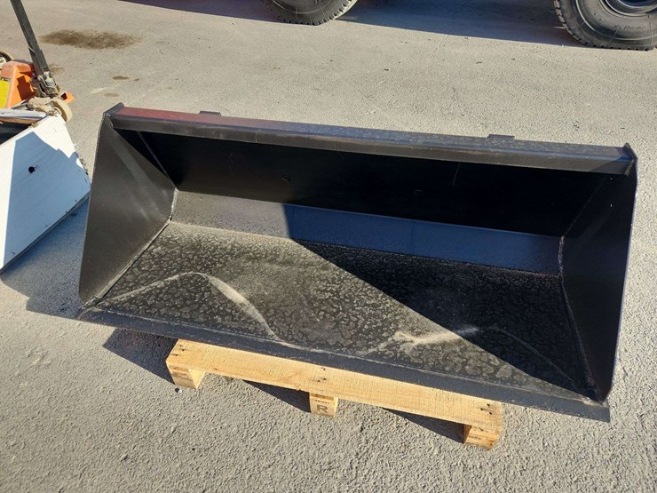 71"-bucket---telehandler-attachment-type-image-1