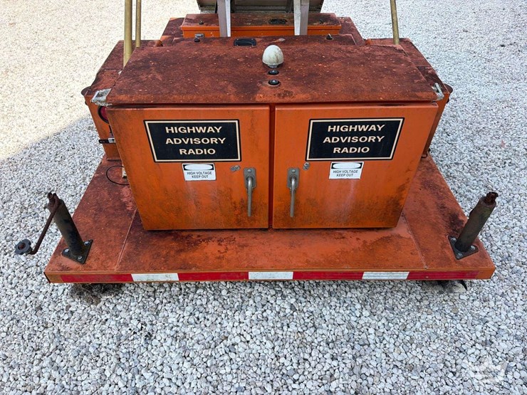 2006-automotive-transformation-solar-highway-advisory-radio-trailer-image-9