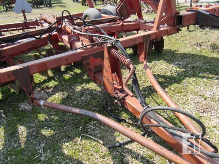 massey-ferguson-820-image-4