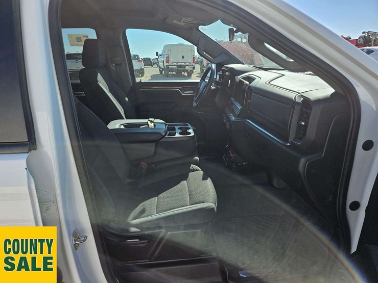 2023-chevrolet-silverado-1500-image-17