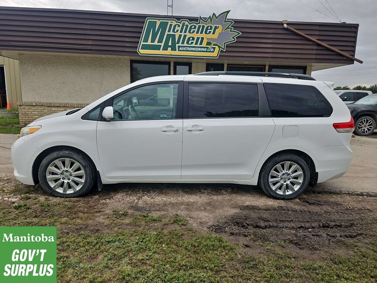 2013-toyota-sienna-image-5