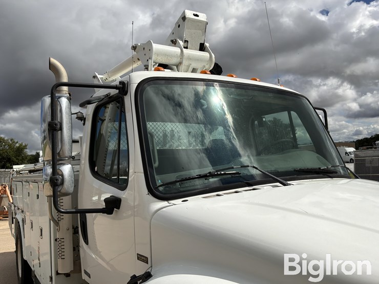 2009-freightliner-m2-106-image-16