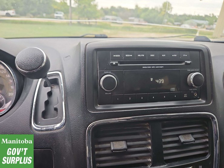 2012-dodge-grand-caravan-sxt-image-17