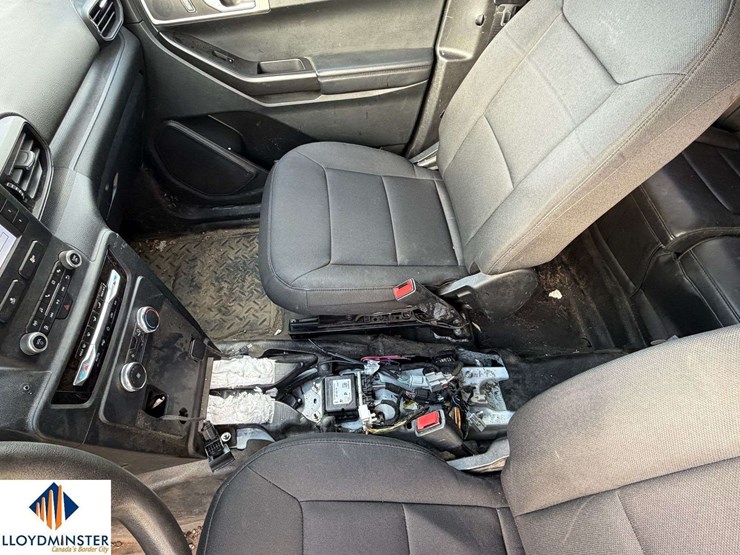 2021-ford-explorer-image-15