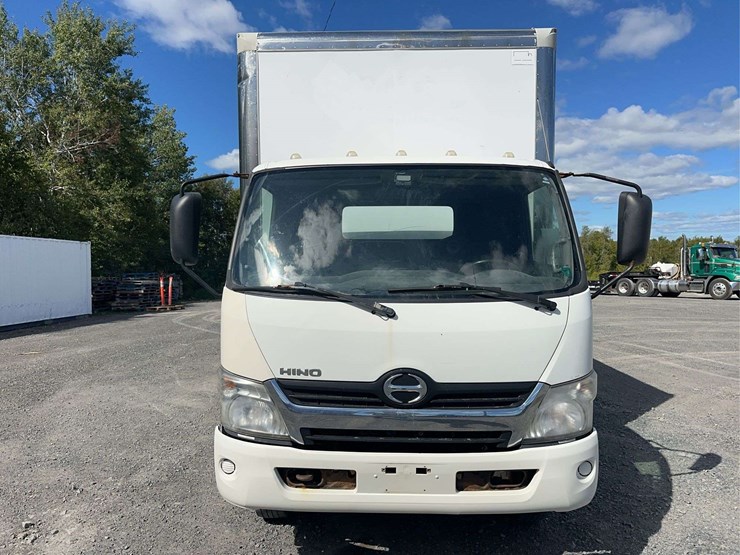 2015-hino-195-image-2