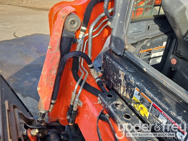 2023-kubota-svl65-2-image-23