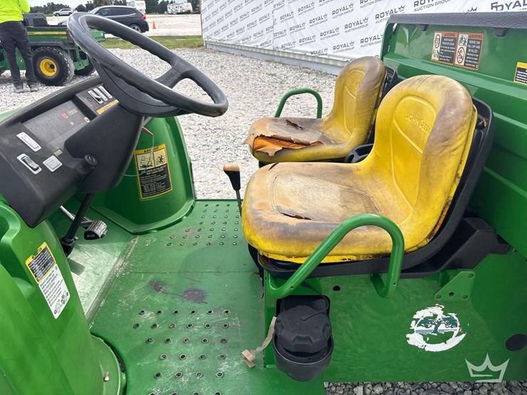 2017-john-deere-gator-image-10