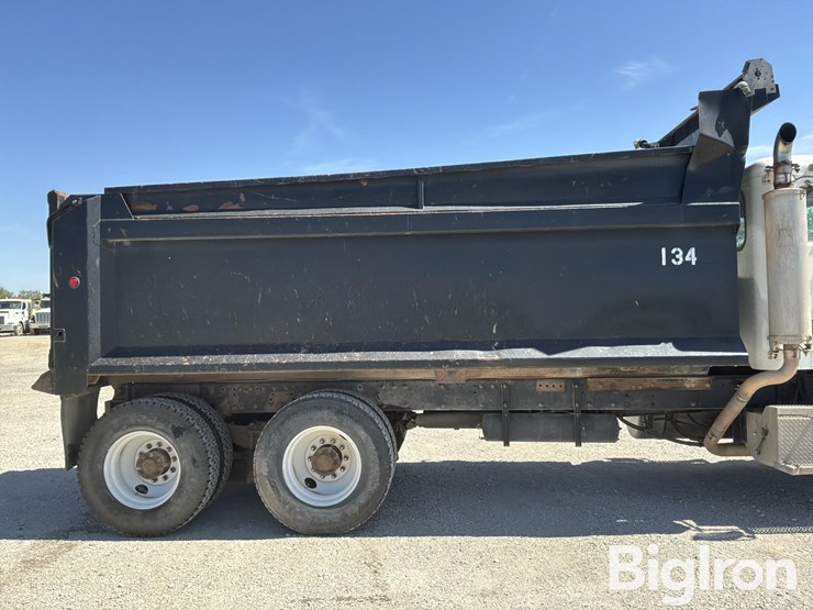 2007-peterbilt-335-image-16