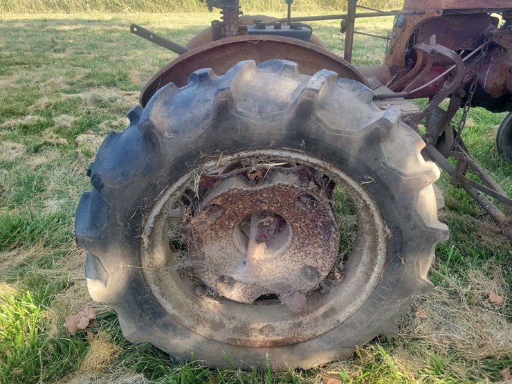 farmall-cub-with-sickle-mower-image-13
