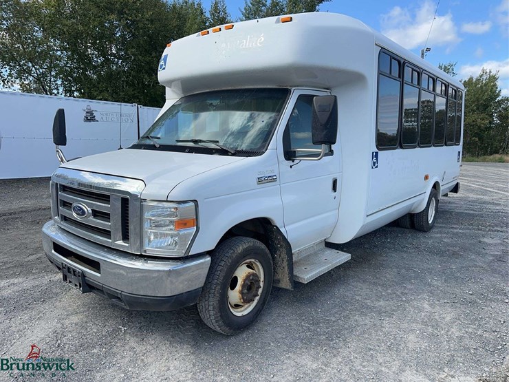 2014-ford-e450-image-1