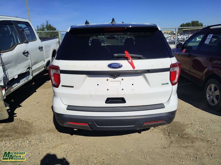 2018-ford-explorer-image-23