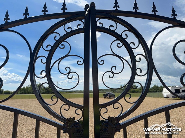 2026-8-ft.-x-20-ft.-(incl-posts)-timber-&-steel-decorative-entry-gate-unused-image-8